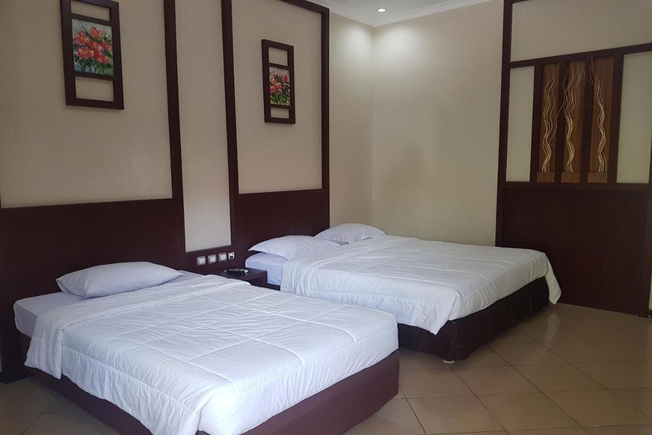 Oyo 2671 Wisma Djaja Syariah Bojonegoro Екстер'єр фото