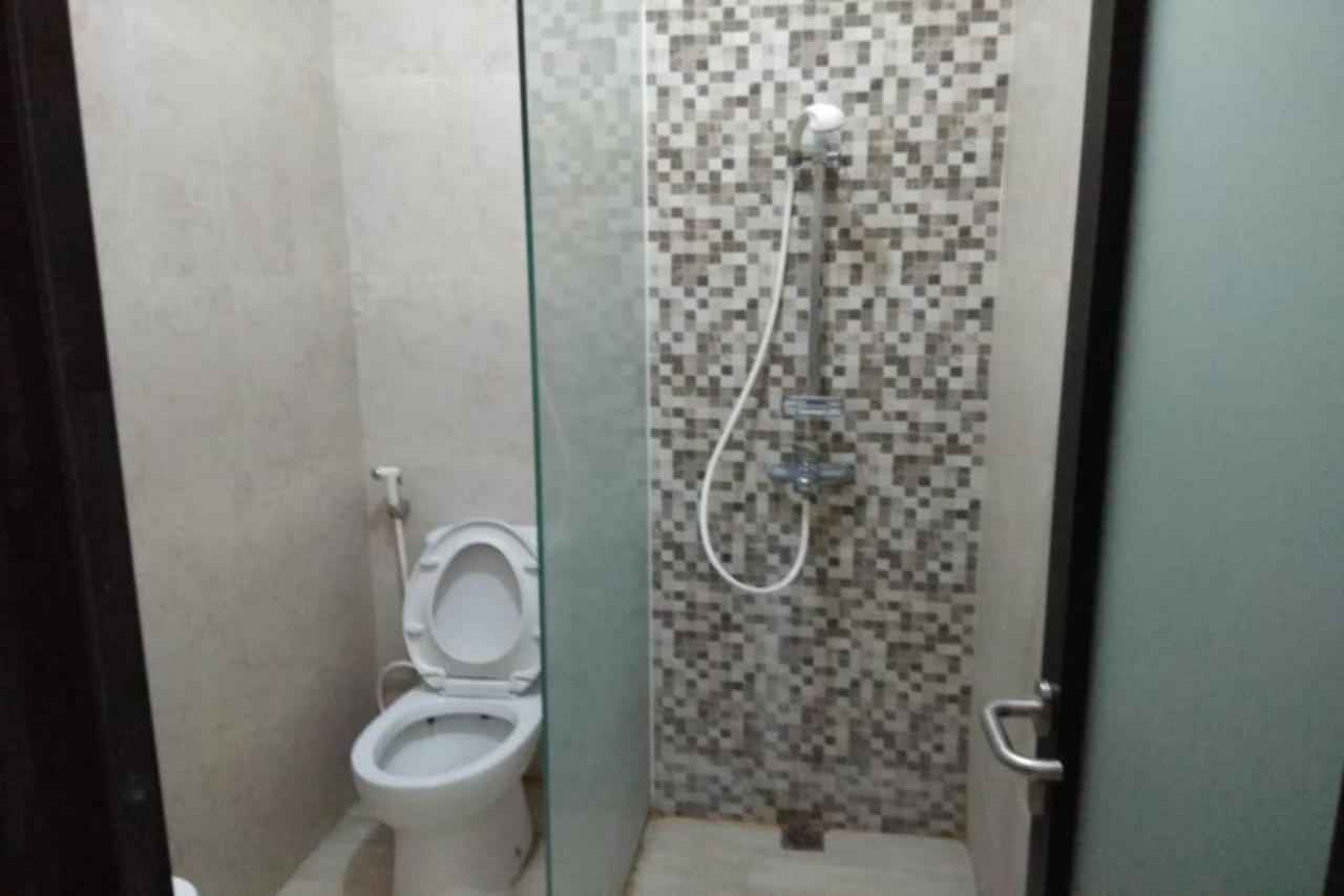 Oyo 2671 Wisma Djaja Syariah Bojonegoro Екстер'єр фото