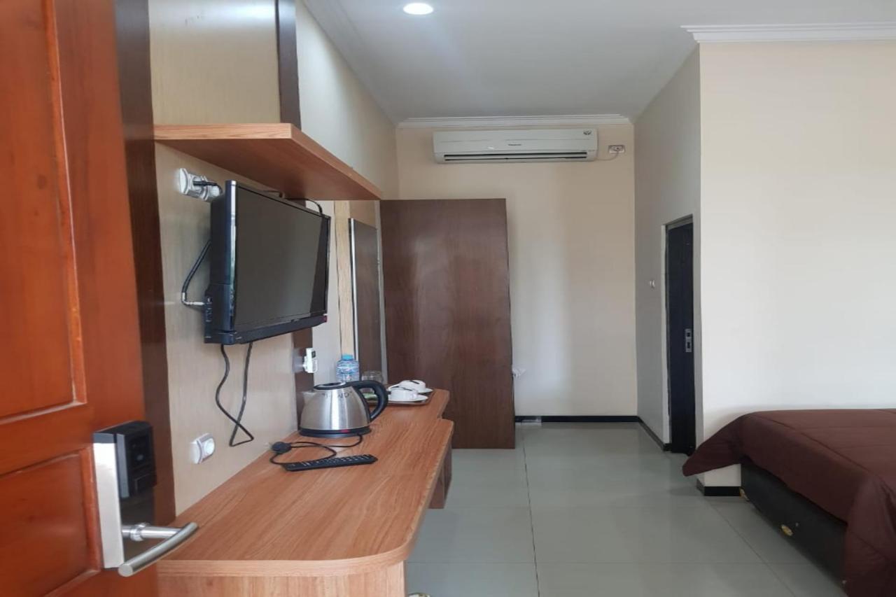 Oyo 2671 Wisma Djaja Syariah Bojonegoro Екстер'єр фото